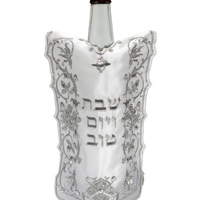 כיסוי סטן לבקבוק יין בעיצוב "מעוטר" - עיצוב רקום כסף 26 ס"מ