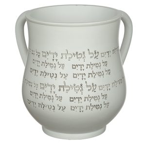 נטלה פולימר מהודרת גוון אפור עם כיתוב "על נ
