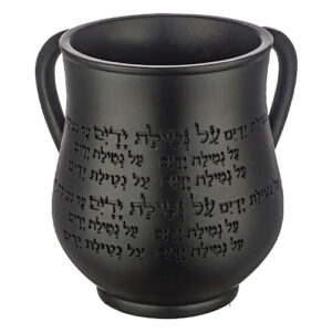 נטלה פולימר מהודרת גוון שחור עם כיתוב "על נטיל