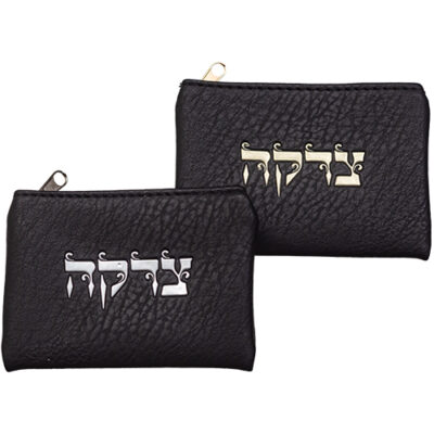 תצוגה מלאה של 24 קופות צדקה מעור דמוי