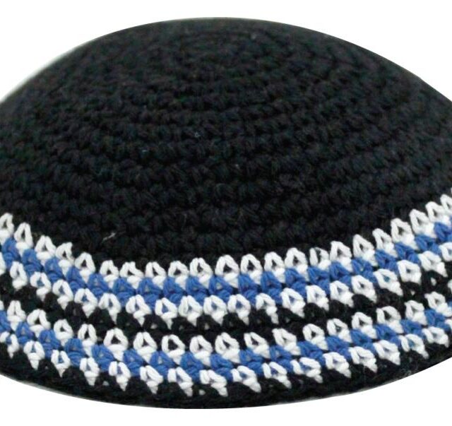 כיפה סרוגה 16 ס"מ שחור מסביב שני פסים שחור וירוק