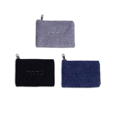 תצוגה מלאה של 24 קופות צדקה מעור סינטטי